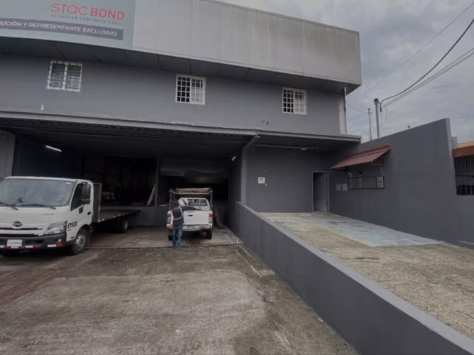 GANGA ALQUILO GALERA DE 442 m2. 3 BAÑOS 1 PLANTA