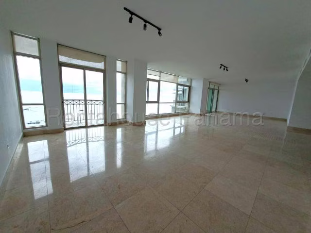 Venta PH Pacific Point JM