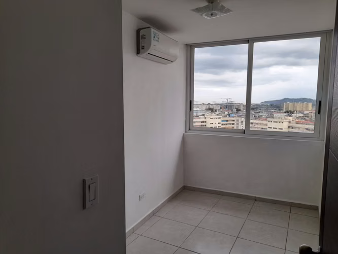VENDO APTO 2REC 2 BAÑOS AV BALBOA DIAGONAL MERCADO MARISCOS VISTA AL MAR