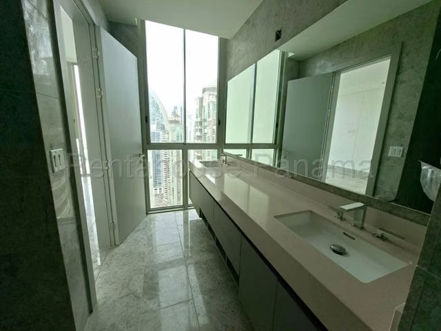 Venta PH Pacific Point JM