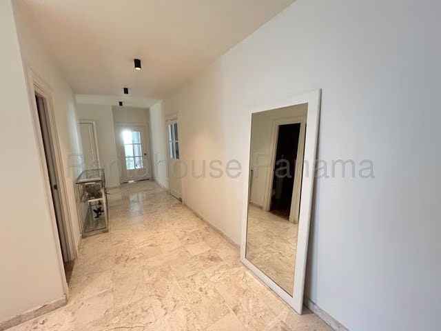 alquilo apartamento amoblado en avenida balboa miramar OF 26-8341