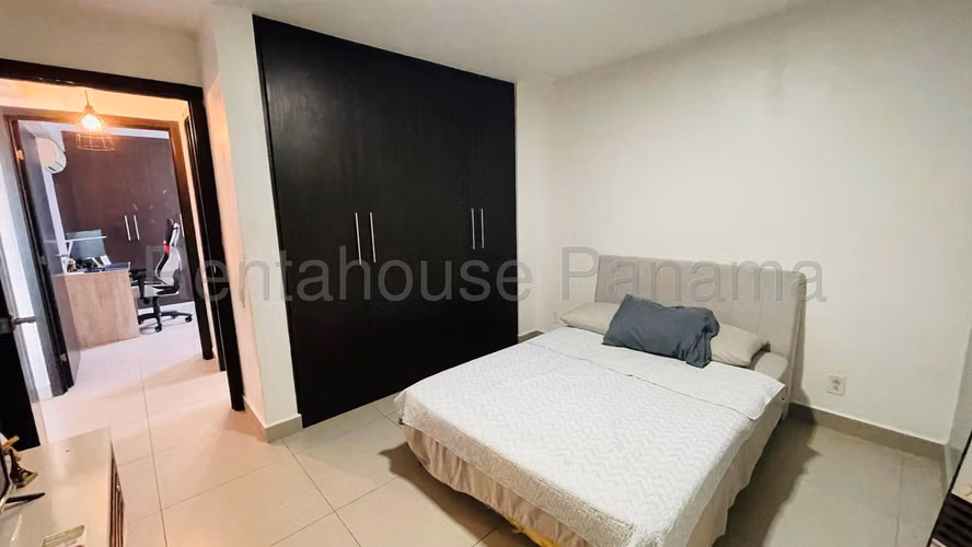 Venta de apartamento en Altos del Golf  AK