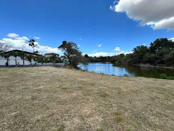 Venta de terreno en Coronado – Club Ecuestre | Vista al lago