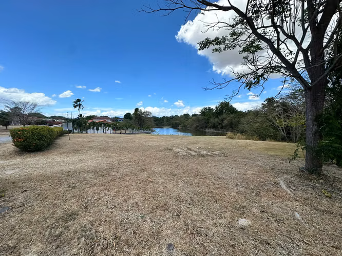 Venta de terreno en Coronado – Club Ecuestre | Vista al lago
