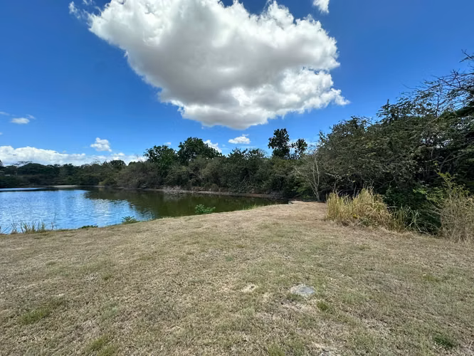 Venta de terreno en Coronado – Club Ecuestre | Vista al lago