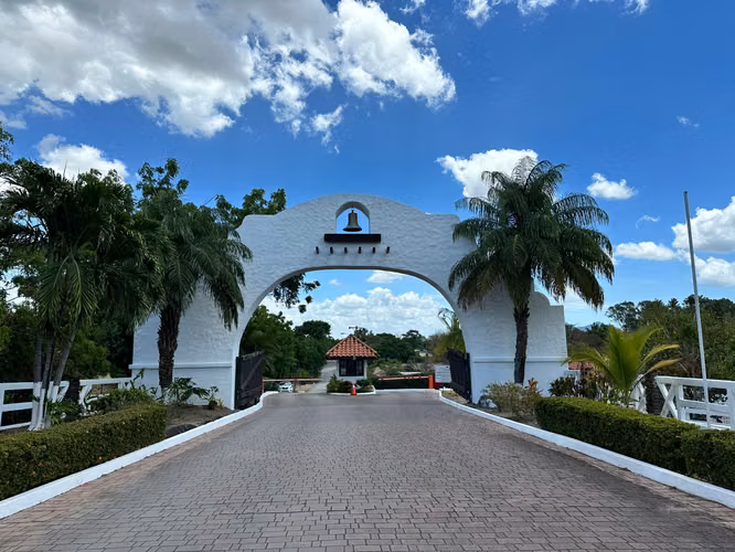 Venta de terreno en Coronado – Club Ecuestre | Vista al lago