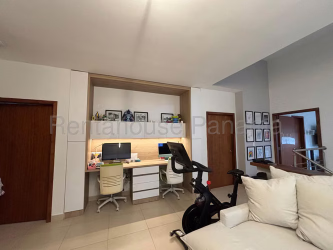 Se Alquila Casa en Costa Sur LA26-3783