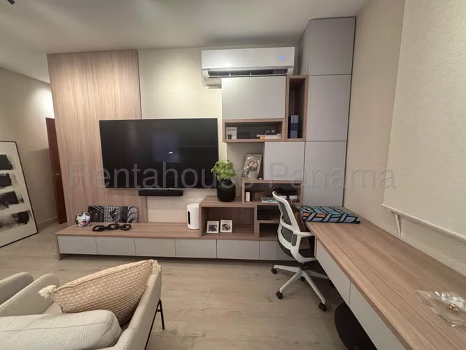 Se Alquila Casa en Costa Sur LA26-3783