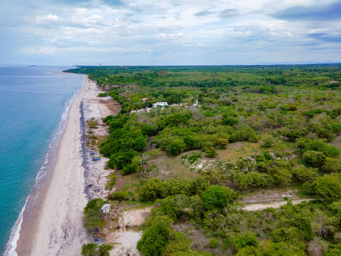 Terreno Frente al Mar con Vistas Panorámicas en Playa El Higo, Panamá