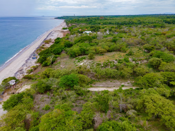 Terreno Frente al Mar con Vistas Panorámicas en Playa El Higo, Panamá