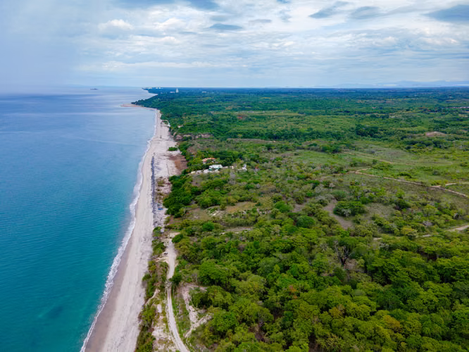 Terreno Frente al Mar con Vistas Panorámicas en Playa El Higo, Panamá