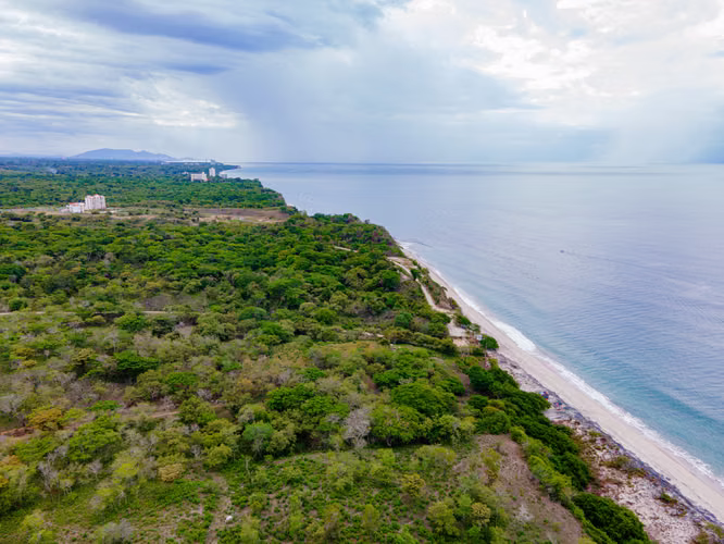 Terreno Frente al Mar con Vistas Panorámicas en Playa El Higo, Panamá
