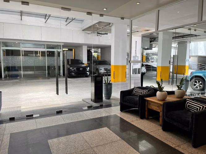 Banco Vende Apartamento en PH COSMOPOLITAN TOWER (dv)