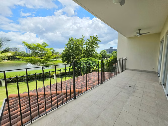 APARTAMENTO EN VENTA PH THE RESERVE TORRE NUEVA VISTA AL LAGO