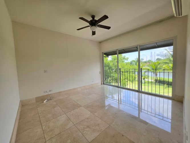 APARTAMENTO EN VENTA PH THE RESERVE TORRE NUEVA VISTA AL LAGO