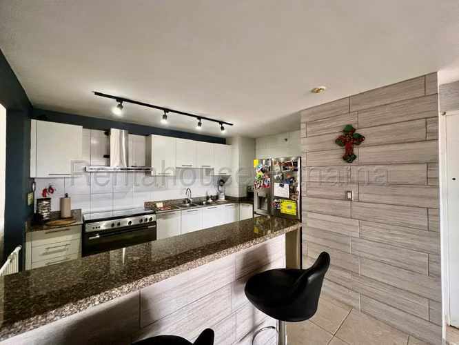 Apartamento En Venta En Condado Del Rey SYH