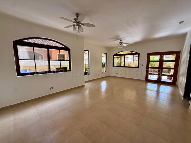 alquilo casa en costa sur el doral OF 26-6820