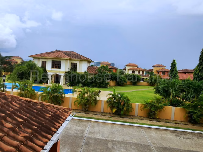 Casa Unifamiliar en Venta totalmente remodelada en Costa Sur 26*1287Mfk