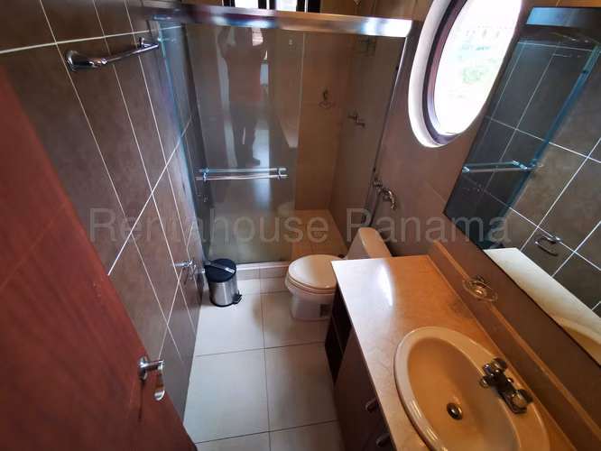 Casa Unifamiliar en Venta totalmente remodelada en Costa Sur 26*1287Mfk