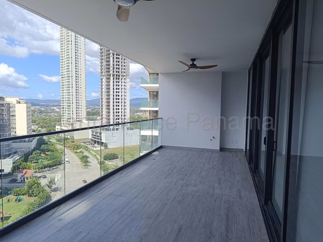 Venta de Lujoso Apartamento en Santa Maria 26*6107Mfk
