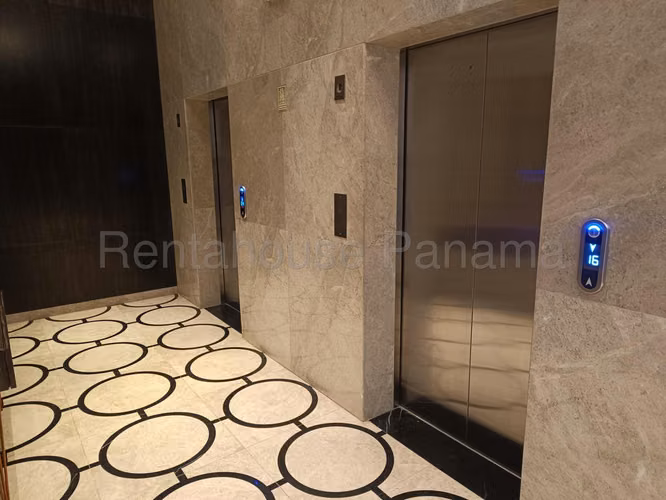 Venta de Lujoso Apartamento en Santa Maria 26*6107Mfk