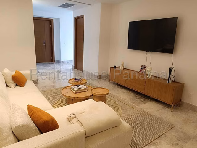 Venta de Lujoso Apartamento en Santa Maria 26*6107Mfk