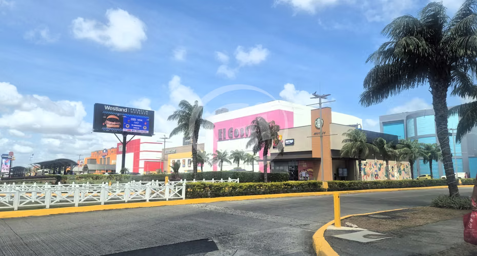 Alquiler Amplio Local en Westland Mall 80 m² Ideal Restaurante o Tienda