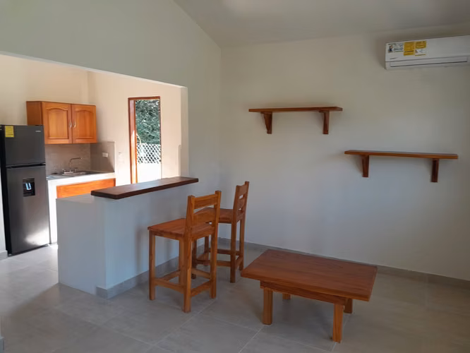 Alquilo, Casa en Río Hato, 2recámaras, 2 baños, semi/amoblado, $ 600.00