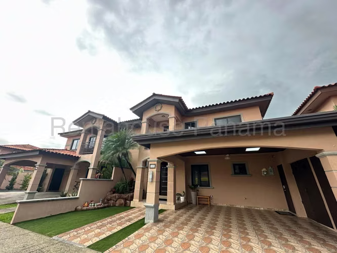 House for Sale in Versailles BDP