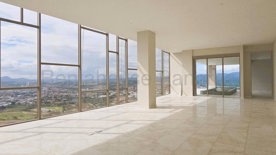 Venta de Penthouse en Santa María Golf Country Club   AK