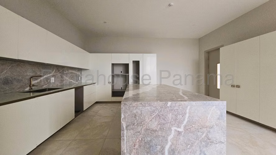 Venta de Penthouse en Santa María Golf Country Club   AK