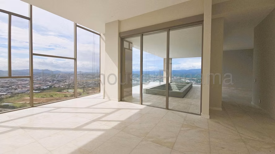 Venta de Penthouse en Santa María Golf Country Club   AK