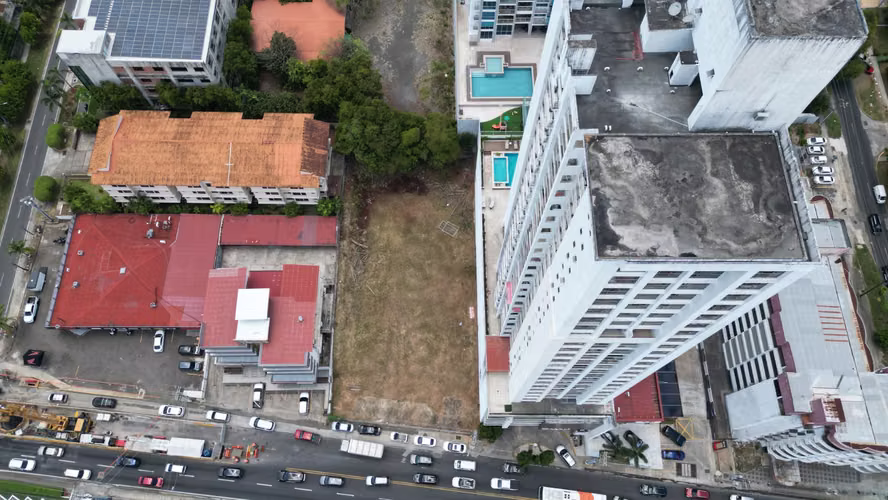 Venta de Terreno en Vía Brasil, 1,674m²