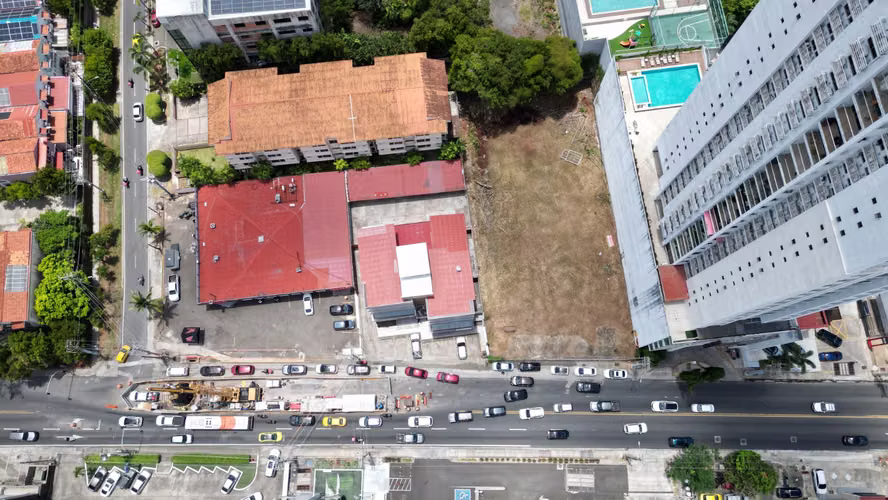 Venta de Terreno en Vía Brasil, 1,674m²