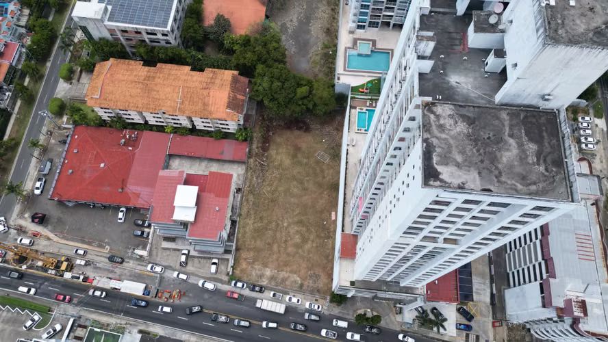 Venta de Terreno en Vía Brasil, 1,674m²