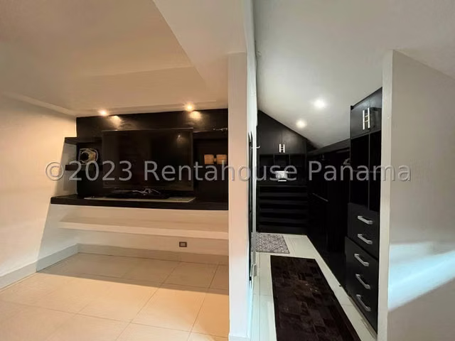 Venta Casa con Piscina Albrook 26YCG6841