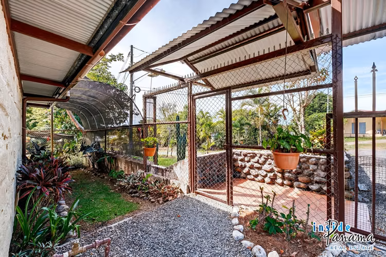 Casa de 3 Recámaras 3.5 Baños con Taller Independiente en Potrerillos Panamá