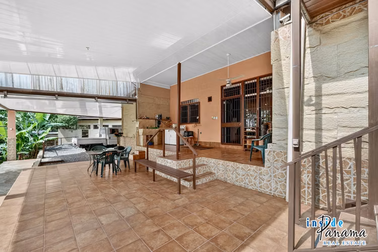 Casa de 3 Recámaras 3.5 Baños con Taller Independiente en Potrerillos Panamá
