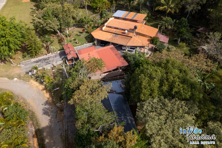 Casa de 3 Recámaras 3.5 Baños con Taller Independiente en Potrerillos Panamá
