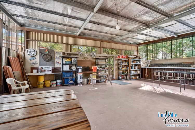 Casa de 3 Recámaras 3.5 Baños con Taller Independiente en Potrerillos Panamá
