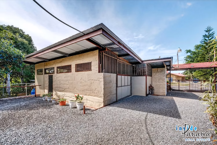 Casa de 3 Recámaras 3.5 Baños con Taller Independiente en Potrerillos Panamá