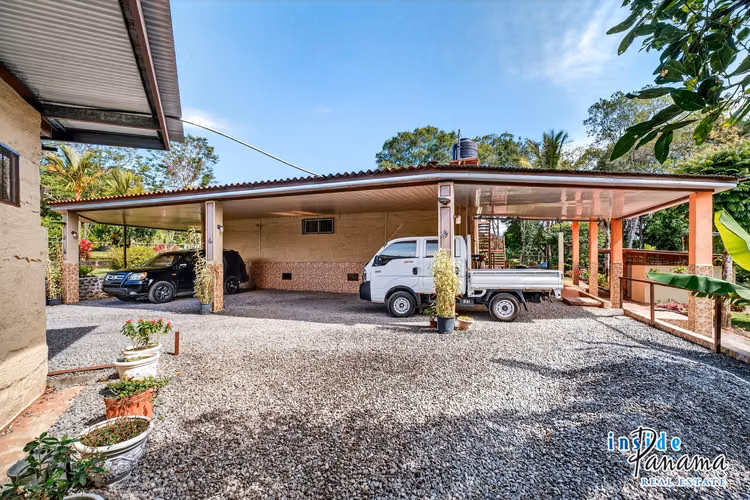 Casa de 3 Recámaras 3.5 Baños con Taller Independiente en Potrerillos Panamá