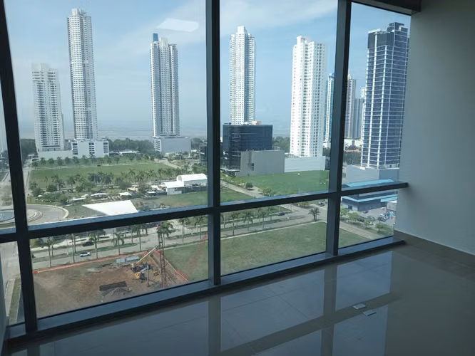 Commercial office of 95 m ² for rent in Costa Del Este