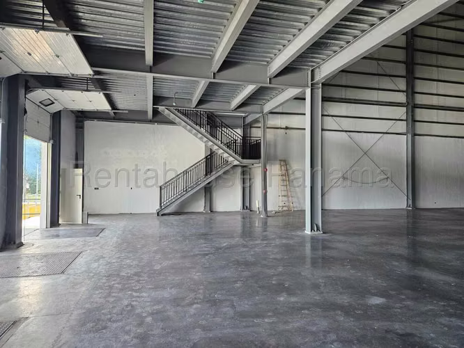Alquiler de amplia Galera de 2200m² carretera hacia Kuna Nega 26JSS6829