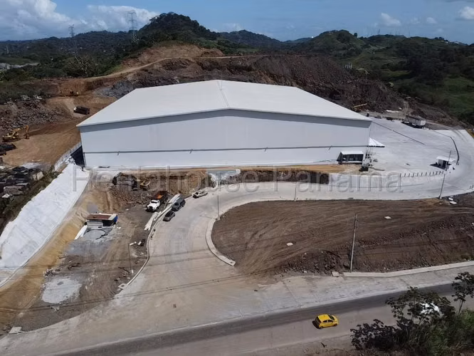 Alquiler de amplia Galera de 2200m² carretera hacia Kuna Nega 26JSS6829