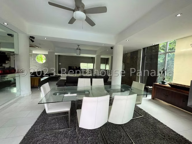 Venta de casa de 380m², 2 niveles recién remodelada en Albrook 26JSS6841