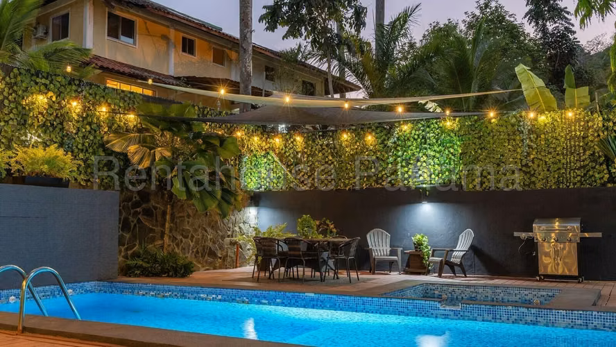 Venta de casa de 380m², 2 niveles recién remodelada en Albrook 26JSS6841