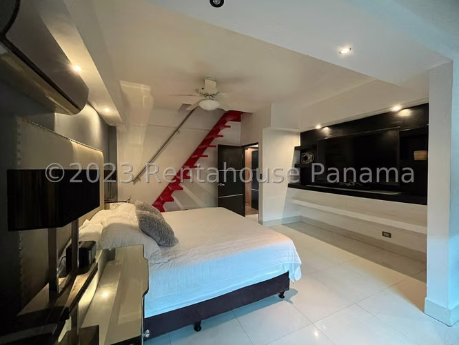 Venta de casa de 380m², 2 niveles recién remodelada en Albrook 26JSS6841