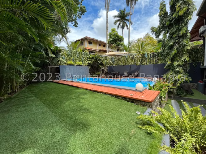 Venta de casa de 380m², 2 niveles recién remodelada en Albrook 26JSS6841