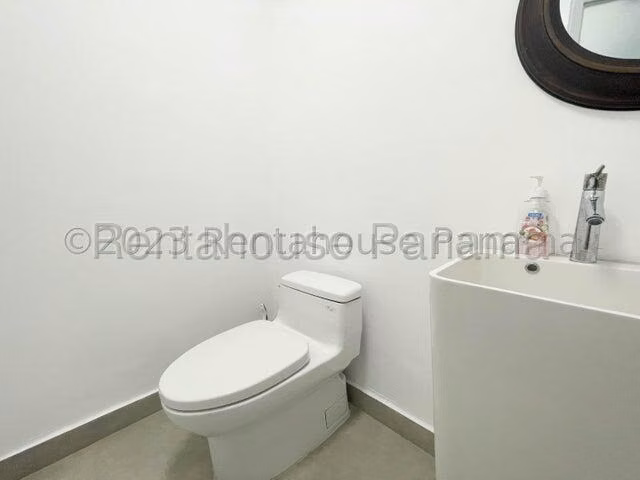 ALQUILER DE CASA EN CASA COMERCIAL COCO DEL MAR HQ